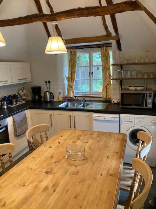Stable Cottage - Sleeps 6, Near Lulworth Cove Dorchester Kültér fotó